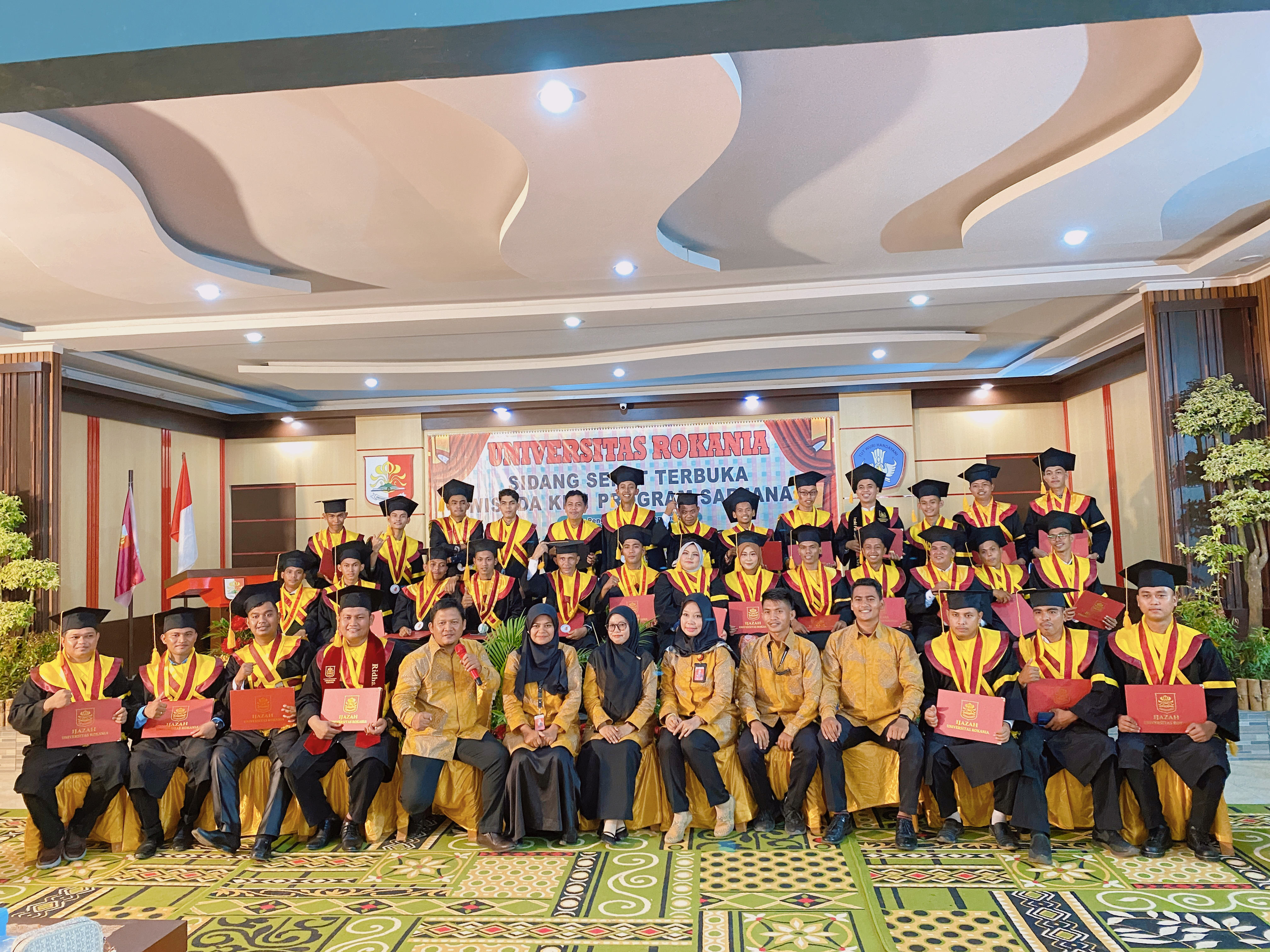 Wisuda Ke-1 Universitas Rokania Tahun 2024