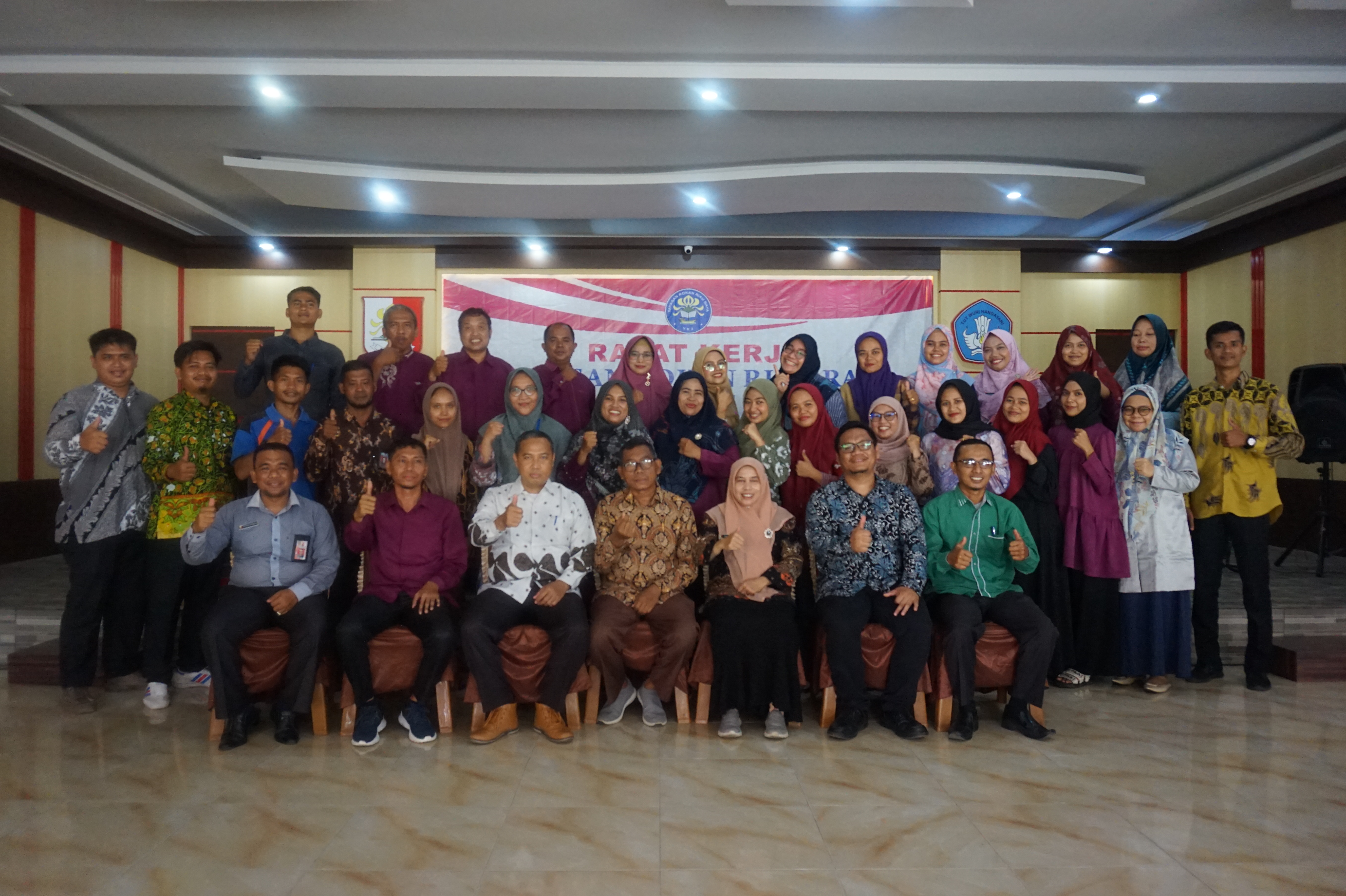 Yayasan Rokan Riau Raya Bersama Seluruh Civitas Akademika Universitas Rokania Melaksanakan Rapat Kerja 