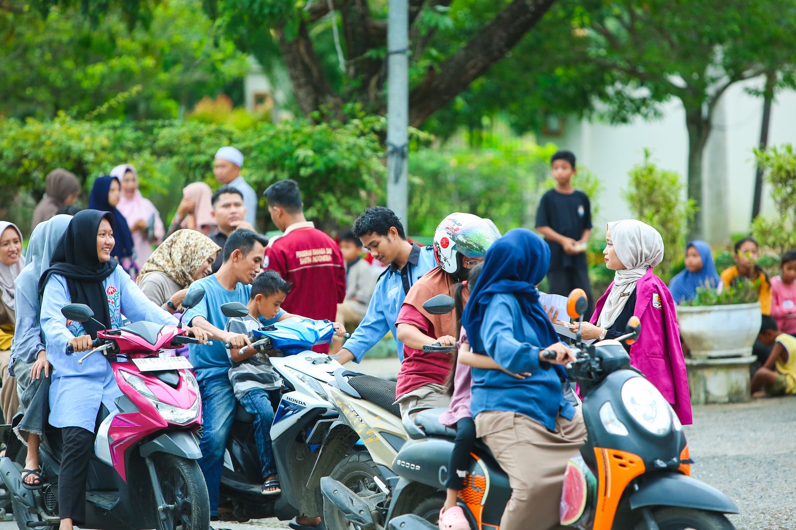 Berbagi Takjil BEM Universitas Rokania