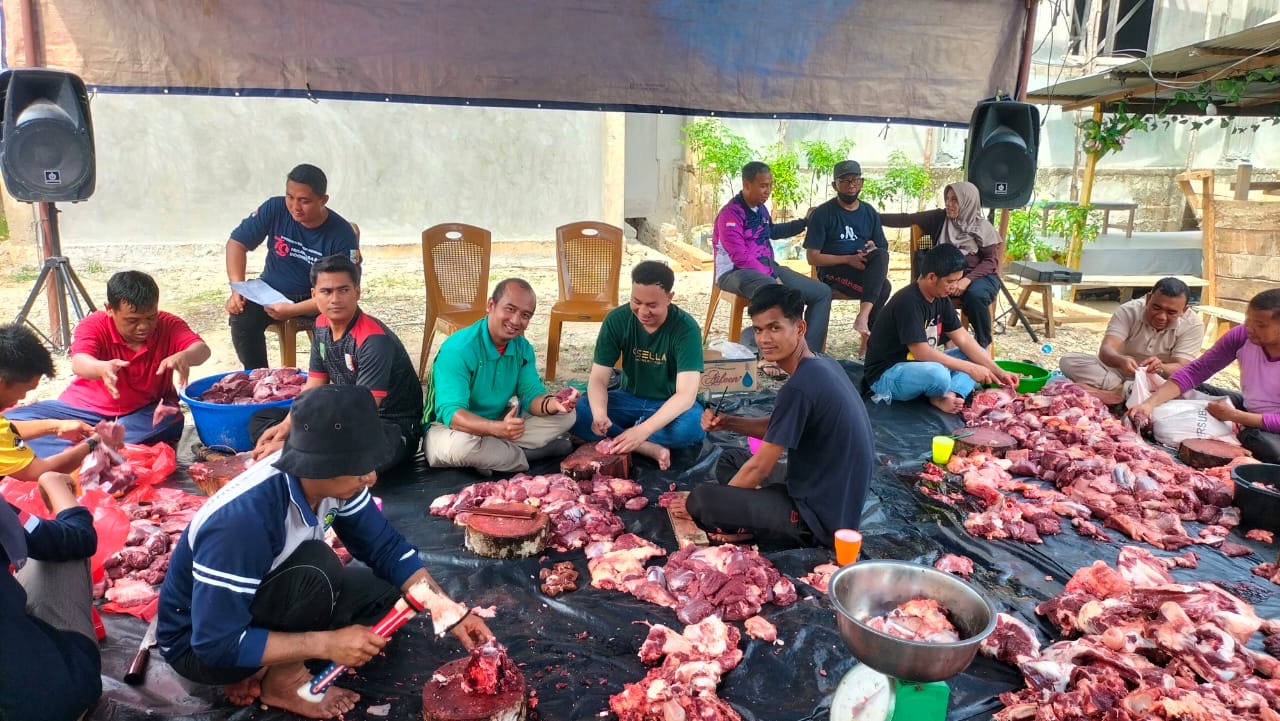 Universitas Rokania Gelar Pemotongan Hewan Qurban, Pererat Kebersamaan Civitas Akademika