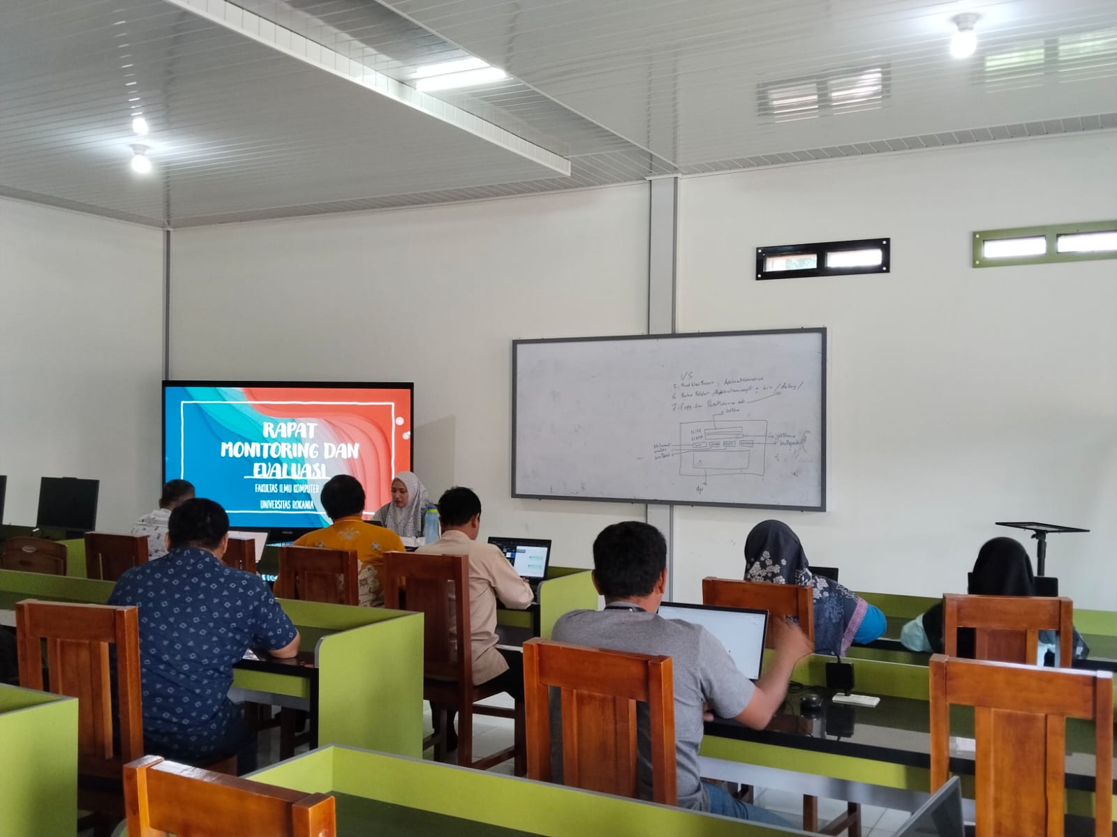 Fakultas Ilmu Komputer Universitas Rokania Gelar Rapat Monev dan Konsolidasi Strategis Akreditasi Dua Program Studi