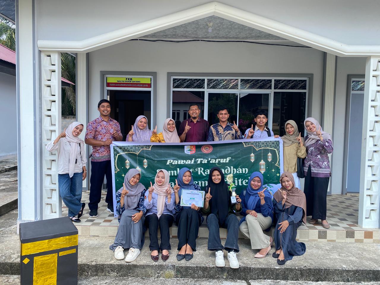 Tampil Dominan, Prodi Manajemen Ritel FEB Universitas Rokania Raih Juara 1 Pawai Ta’aruf MTQ ROKANIA 2026