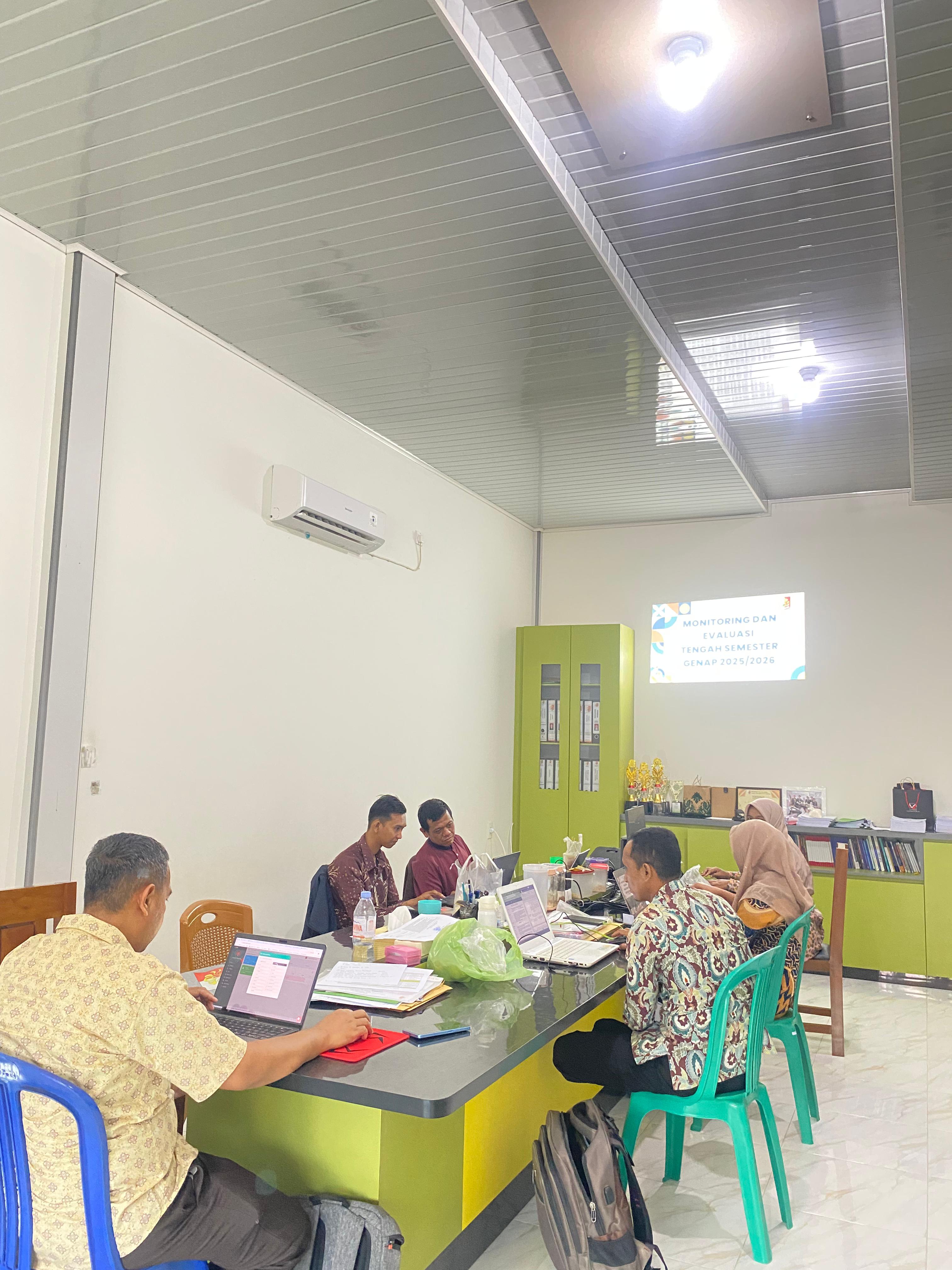 FILKOM Universitas Rokania Gelar Rapat Monitoring dan Evaluasi Tengah Semester Genap 2025/2026